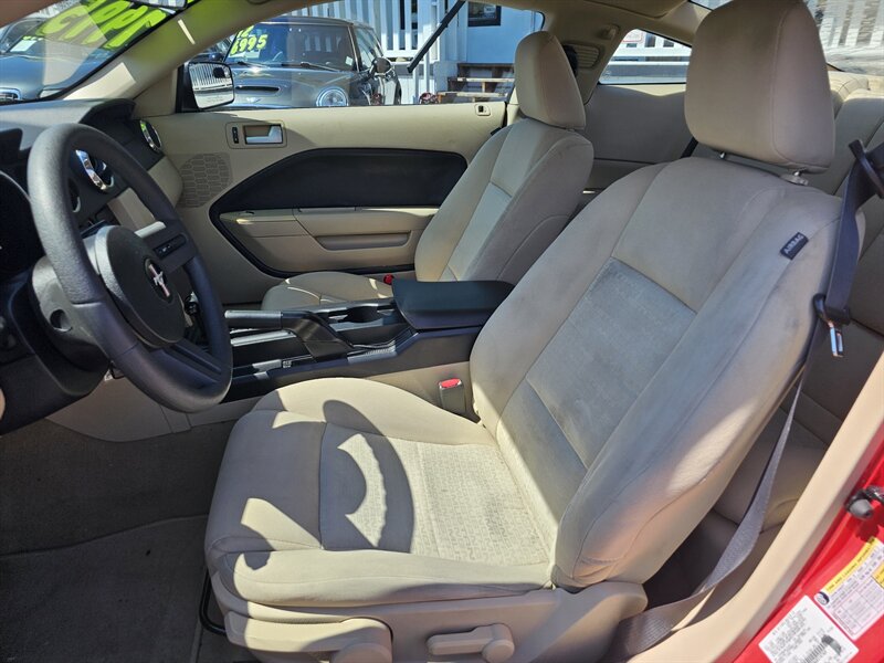 2008 Ford Mustang V6 Deluxe - Photo 4 - Everett, WA 98201