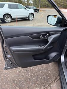 2018 Nissan Rogue SV   - Photo 9 - Pequot Lakes, MN 56472