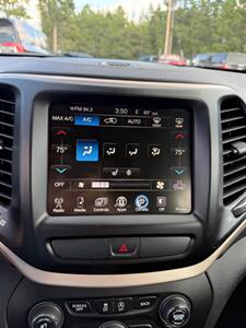 2017 Jeep Cherokee Limited   - Photo 10 - Pequot Lakes, MN 56472