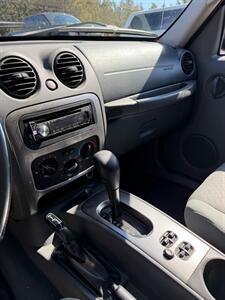 2006 Jeep Liberty Renegade   - Photo 11 - Pequot Lakes, MN 56472