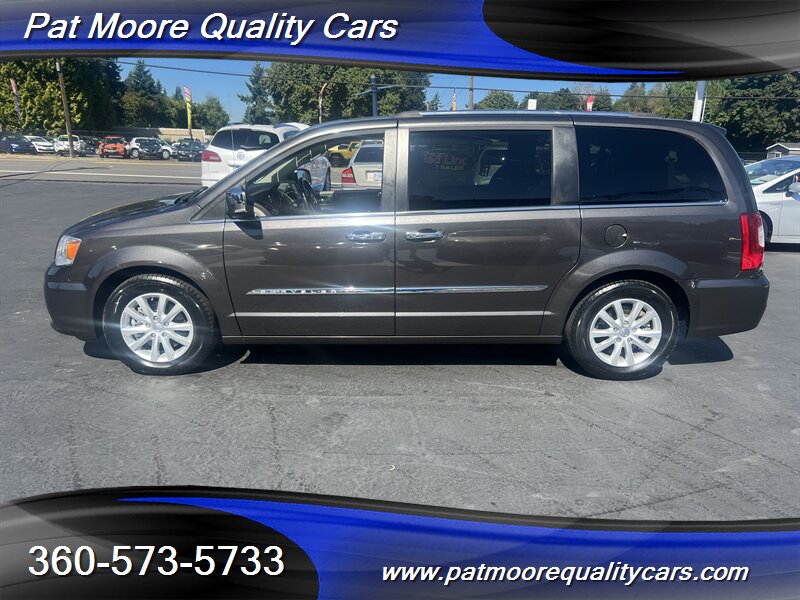 2016 Chrysler Town & Country Limited Platinum  