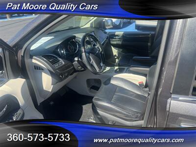 2016 Chrysler Town & Country Limited Platinum   - Photo 9 - Vancouver, WA 98686