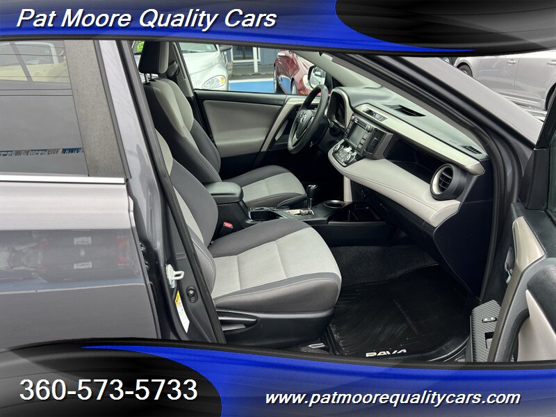 2015 Toyota RAV4 XLE AWD Immaculate Fuel Efficient Loaded - Photo 13 - Vancouver, WA 98686