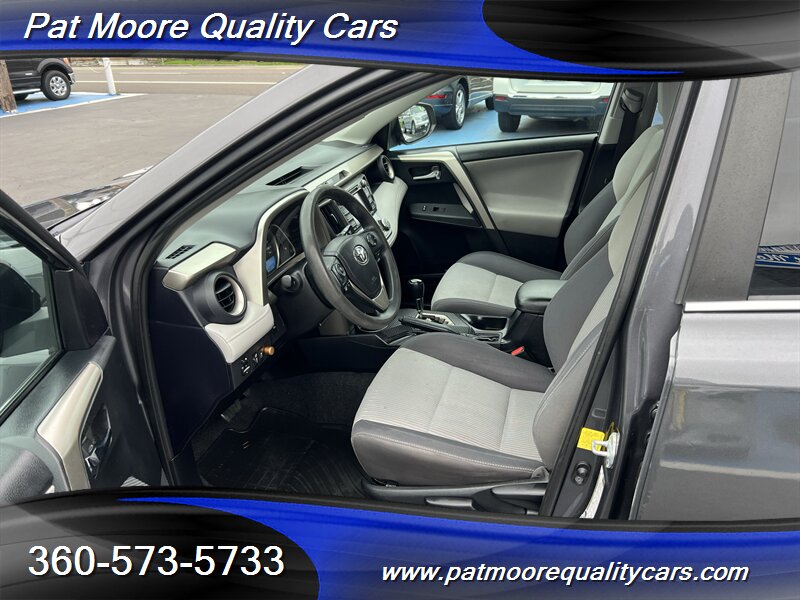 2015 Toyota RAV4 XLE AWD Immaculate Fuel Efficient Loaded - Photo 9 - Vancouver, WA 98686