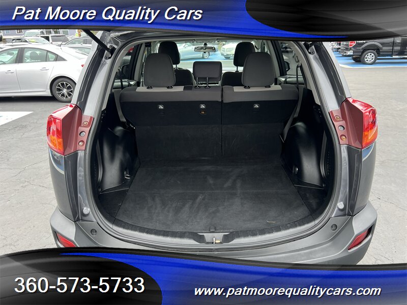 2015 Toyota RAV4 XLE AWD Immaculate Fuel Efficient Loaded - Photo 11 - Vancouver, WA 98686