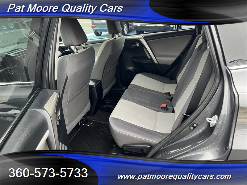 2015 Toyota RAV4 XLE AWD Immaculate Fuel Efficient Loaded - Photo 10 - Vancouver, WA 98686
