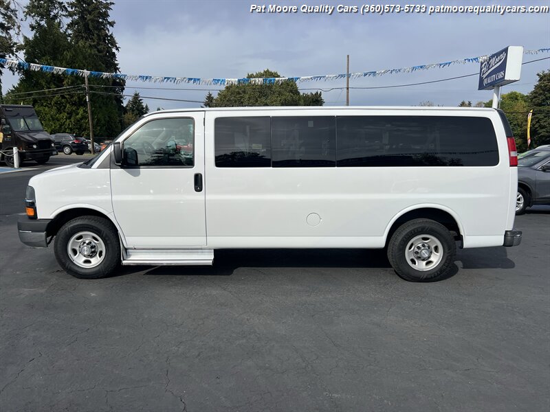 2016 Chevrolet Express LT 3500 (** One Owner**) 15 Passenger  