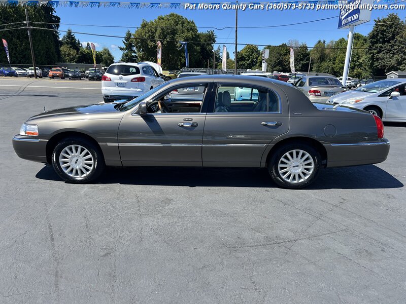 2003 Lincoln Town Car Signature  