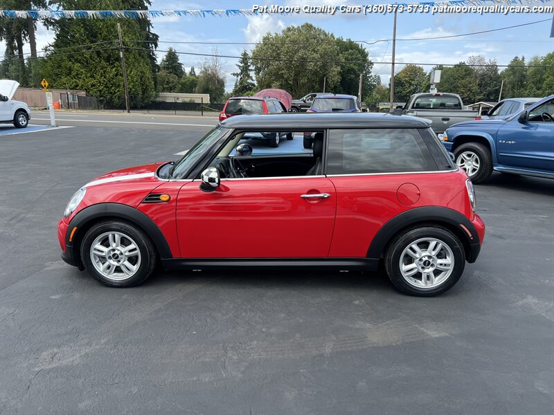 2012 MINI Cooper Hardtop 4Door Hatchbach w/Only 60KMi. Pristine  