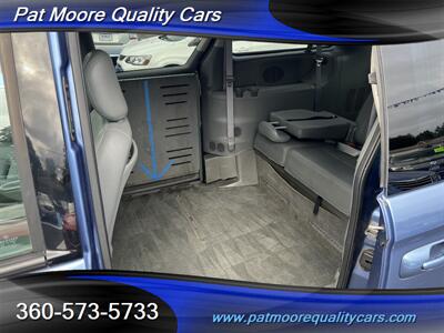 2007 Chrysler Town & Country Touring  Wheel Chair/Mobility Van - Photo 10 - Vancouver, WA 98686