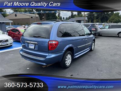 2007 Chrysler Town & Country Touring  Wheel Chair/Mobility Van - Photo 5 - Vancouver, WA 98686