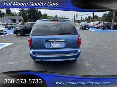 2007 Chrysler Town & Country Touring  Wheel Chair/Mobility Van - Photo 4 - Vancouver, WA 98686