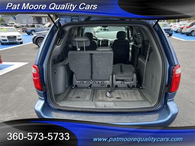 2007 Chrysler Town & Country Touring  Wheel Chair/Mobility Van - Photo 11 - Vancouver, WA 98686