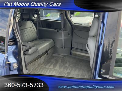 2007 Chrysler Town & Country Touring  Wheel Chair/Mobility Van - Photo 13 - Vancouver, WA 98686