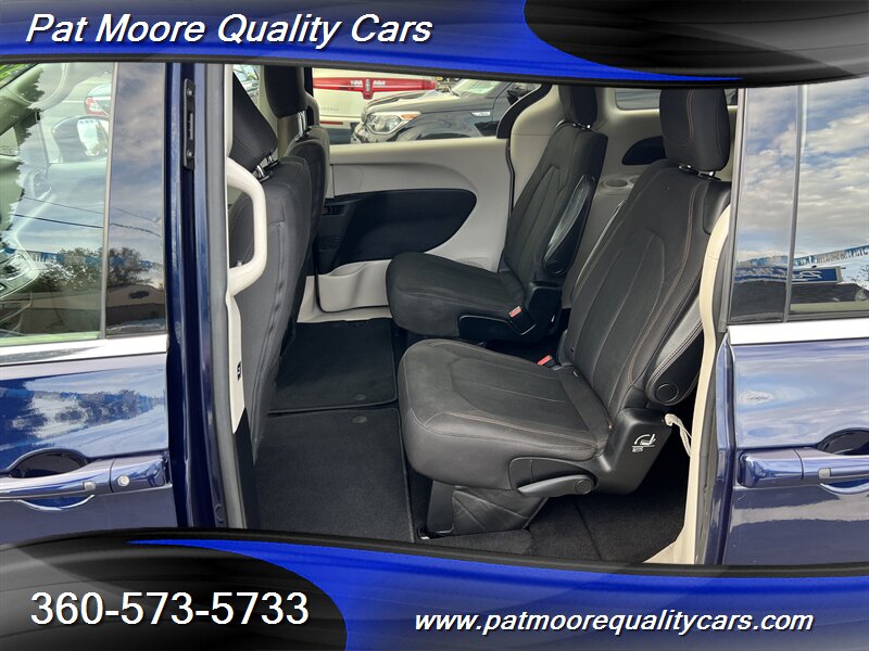 2017 Chrysler Pacifica Touring   - Photo 10 - Vancouver, WA 98686