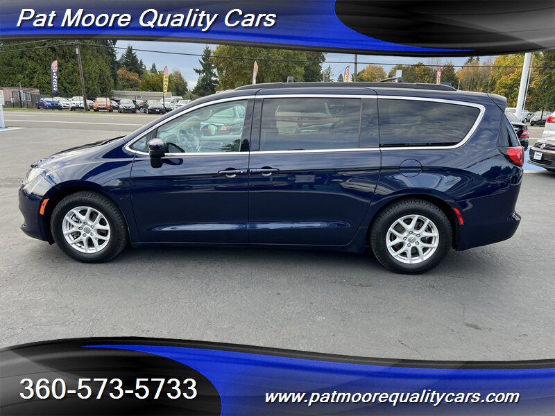 2017 Chrysler Pacifica Touring   - Photo 2 - Vancouver, WA 98686