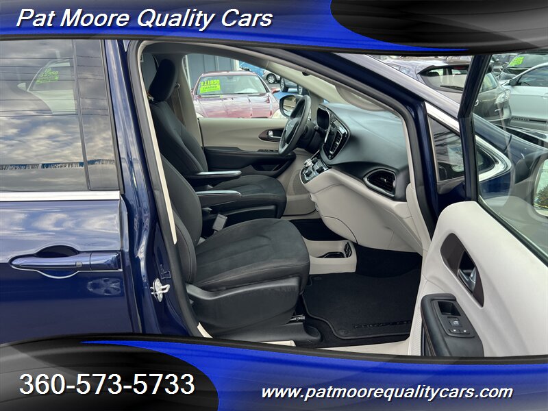2017 Chrysler Pacifica Touring   - Photo 14 - Vancouver, WA 98686