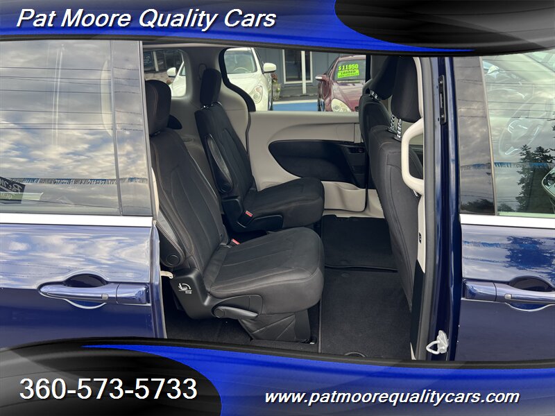2017 Chrysler Pacifica Touring   - Photo 13 - Vancouver, WA 98686