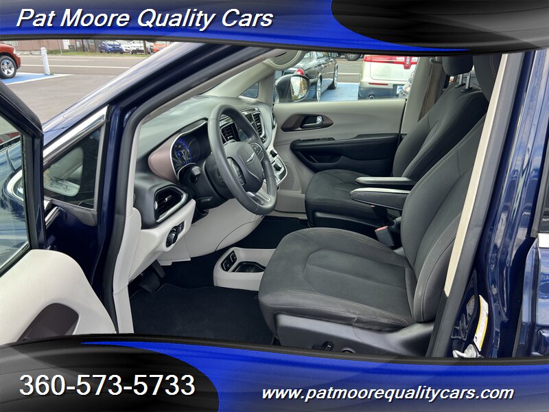 2017 Chrysler Pacifica Touring   - Photo 9 - Vancouver, WA 98686