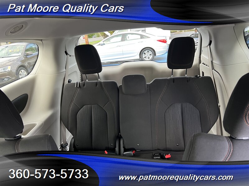 2017 Chrysler Pacifica Touring   - Photo 11 - Vancouver, WA 98686