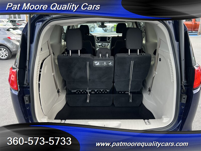 2017 Chrysler Pacifica Touring   - Photo 12 - Vancouver, WA 98686