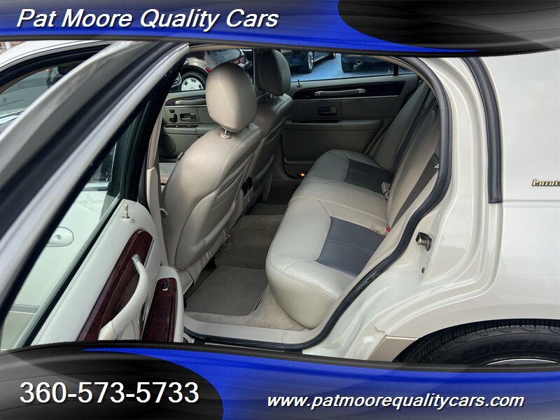 2005 Lincoln Town Car Signature Limited - Photo 10 - Vancouver, WA 98686