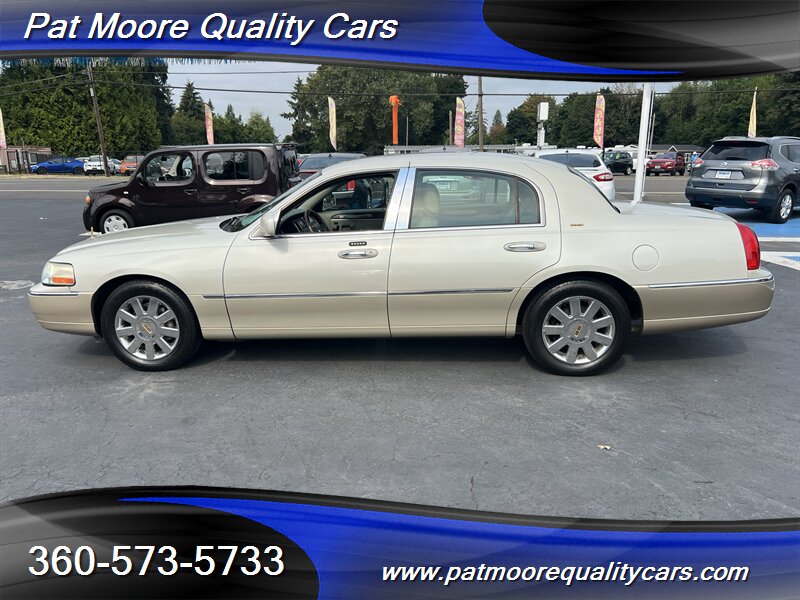 2005 Lincoln Town Car Signature Limited - Photo 2 - Vancouver, WA 98686