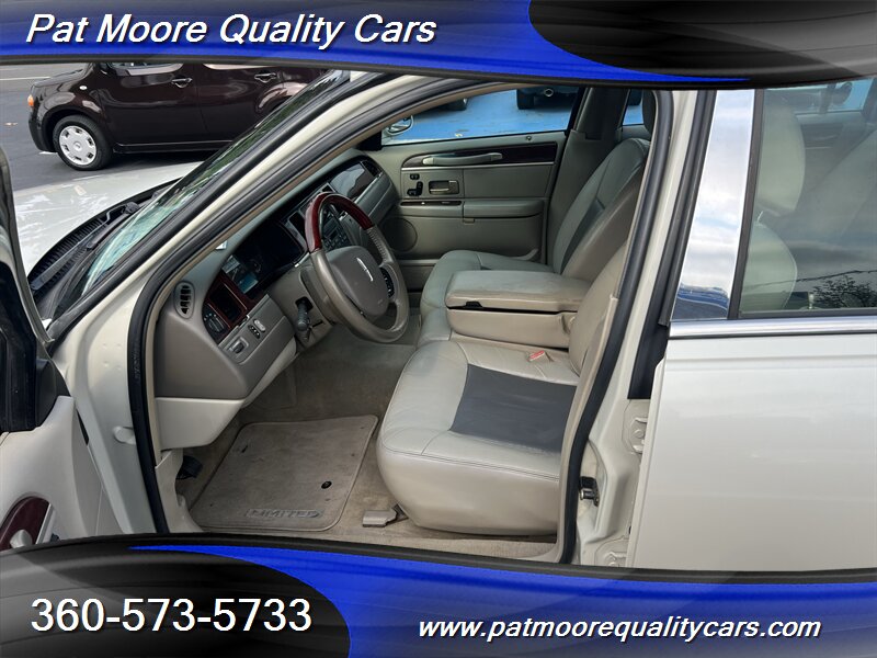 2005 Lincoln Town Car Signature Limited - Photo 9 - Vancouver, WA 98686