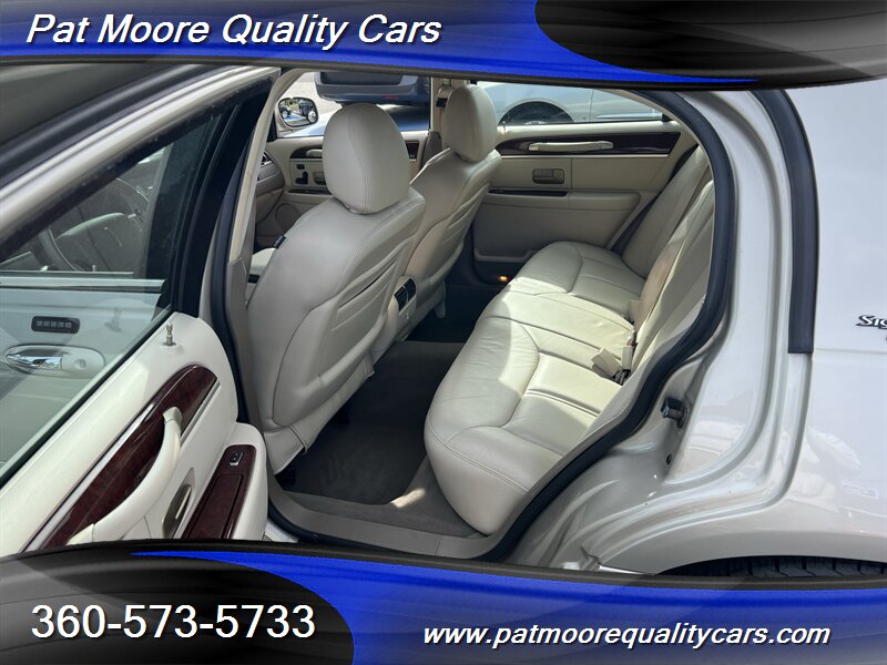 2005 Lincoln Town Car Signature Limited - Photo 10 - Vancouver, WA 98686