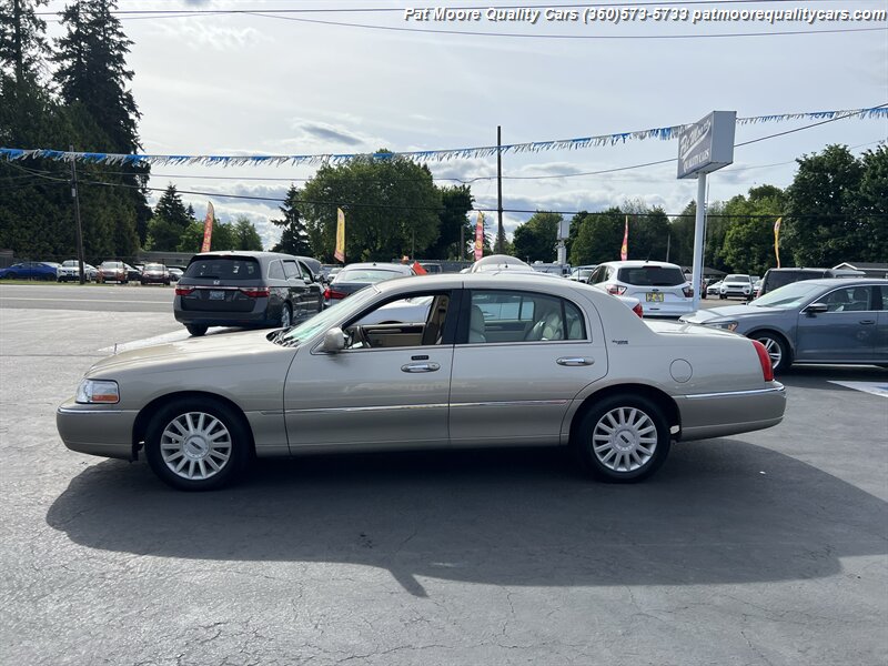 2005 Lincoln Town Car Signature Limited  