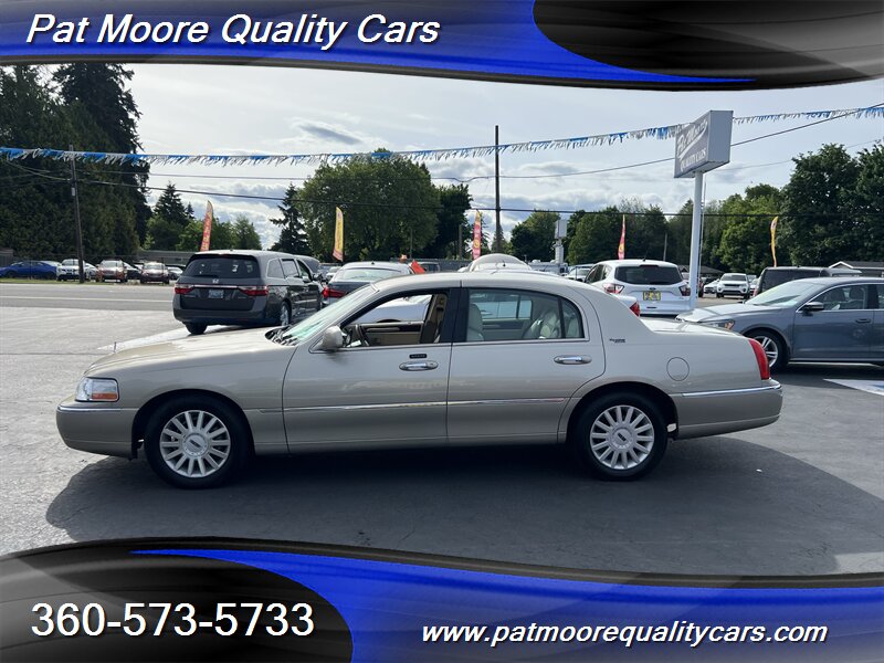 2005 Lincoln Town Car Signature Limited - Photo 2 - Vancouver, WA 98686