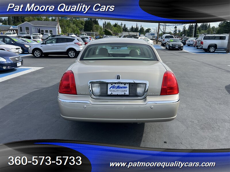 2005 Lincoln Town Car Signature Limited - Photo 4 - Vancouver, WA 98686