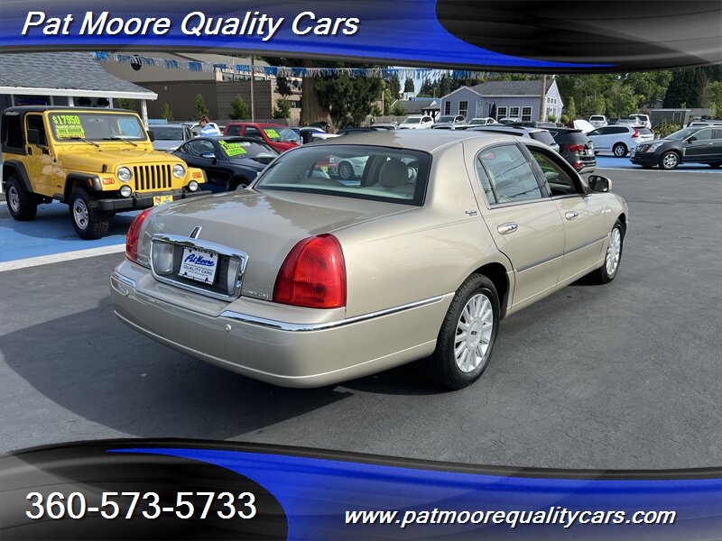 2005 Lincoln Town Car Signature Limited - Photo 5 - Vancouver, WA 98686