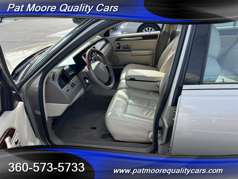 2005 Lincoln Town Car Signature Limited - Photo 9 - Vancouver, WA 98686