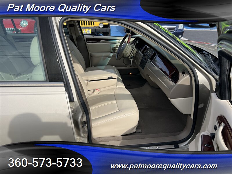 2005 Lincoln Town Car Signature Limited - Photo 13 - Vancouver, WA 98686