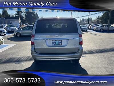 2014 Chrysler Town & Country Touring-L  Braunn Mobility Wheelchair Van Like New w/ Only 18k mi. - Photo 3 - Vancouver, WA 98686