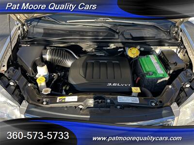 2014 Chrysler Town & Country Touring-L  Braunn Mobility Wheelchair Van Like New w/ Only 18k mi. - Photo 13 - Vancouver, WA 98686
