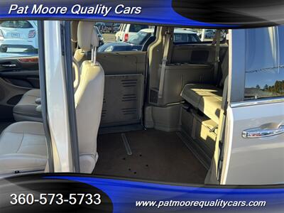 2014 Chrysler Town & Country Touring-L  Braunn Mobility Wheelchair Van Like New w/ Only 18k mi. - Photo 10 - Vancouver, WA 98686