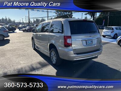 2014 Chrysler Town & Country Touring-L  Braunn Mobility Wheelchair Van Like New w/ Only 18k mi. - Photo 9 - Vancouver, WA 98686