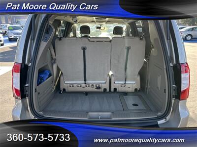 2014 Chrysler Town & Country Touring-L  Braunn Mobility Wheelchair Van Like New w/ Only 18k mi. - Photo 11 - Vancouver, WA 98686