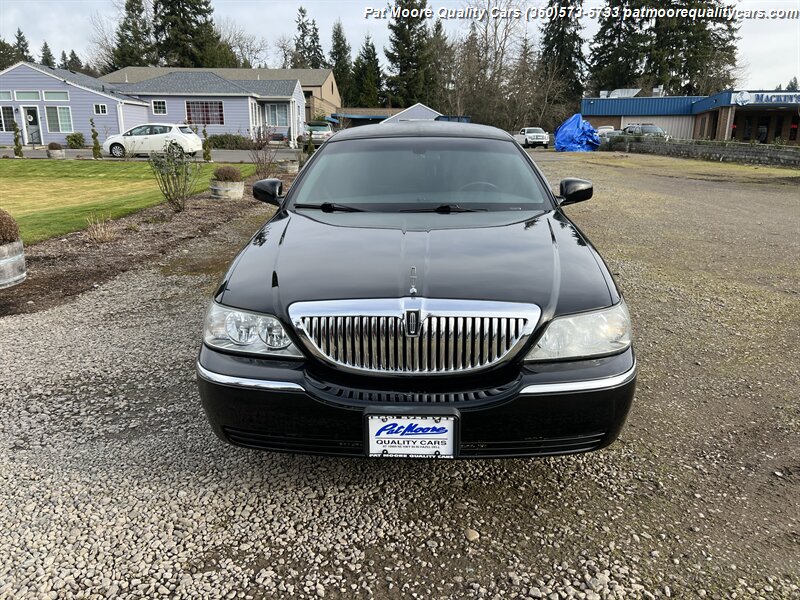 2006 Lincoln Town Car Executive  Excellent Condition with Only 37k mi. Exceptional
