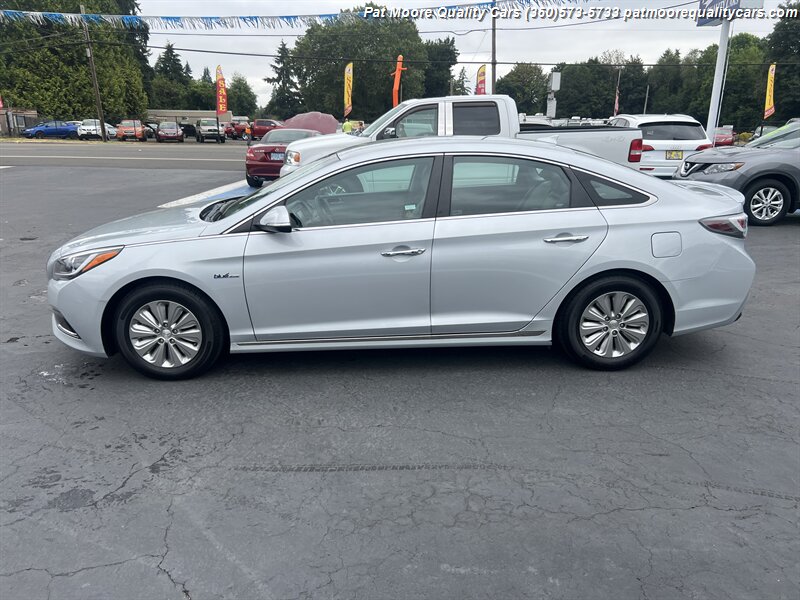 2017 Hyundai SONATA Hybrid SE  