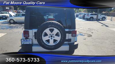 2012 Jeep Wrangler Unlimited Sahara  4x4 e/ Extra Low Miles Beautiful Great Value - Photo 4 - Vancouver, WA 98686