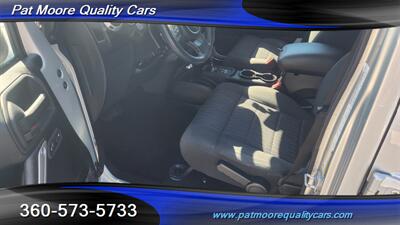 2012 Jeep Wrangler Unlimited Sahara  4x4 e/ Extra Low Miles Beautiful Great Value - Photo 9 - Vancouver, WA 98686