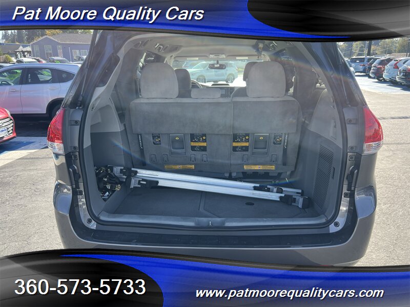 2014 Toyota Sienna LE Mobility 7-Passenger Braun Mobility Braun Handicap/ Wheelchair Mobilty Van - Photo 11 - Vancouver, WA 98686