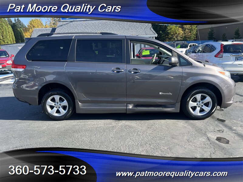 2014 Toyota Sienna LE Mobility 7-Passenger Braun Mobility Braun Handicap/ Wheelchair Mobilty Van - Photo 6 - Vancouver, WA 98686