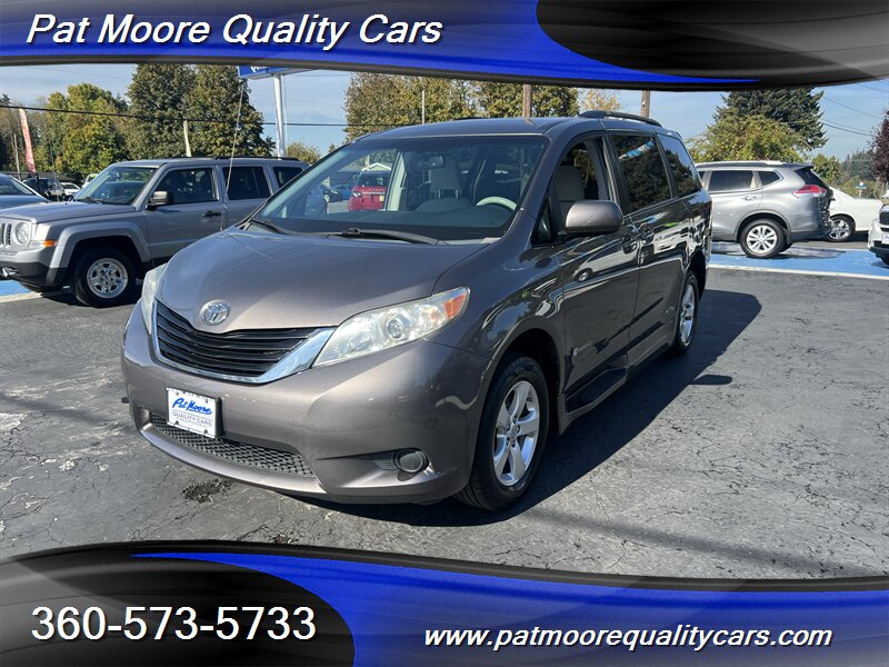 2014 Toyota Sienna LE Mobility 7-Passenger Braun Mobility  Braun Handicap/ Wheelchair Mobilty Van - Photo 1 - Vancouver, WA 98686