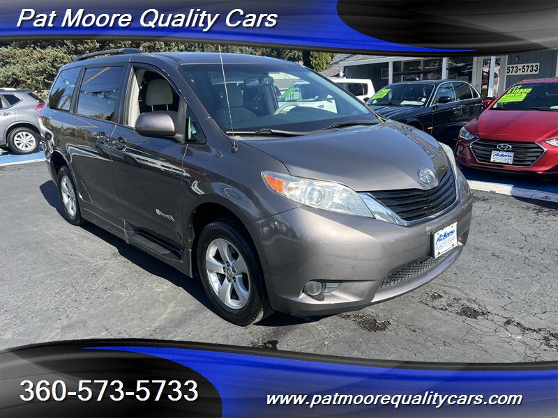 2014 Toyota Sienna LE Mobility 7-Passenger Braun Mobility Braun Handicap/ Wheelchair Mobilty Van - Photo 7 - Vancouver, WA 98686