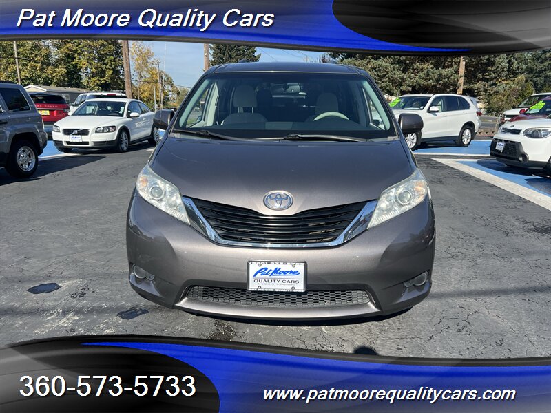2014 Toyota Sienna LE Mobility 7-Passenger Braun Mobility Braun Handicap/ Wheelchair Mobilty Van - Photo 8 - Vancouver, WA 98686