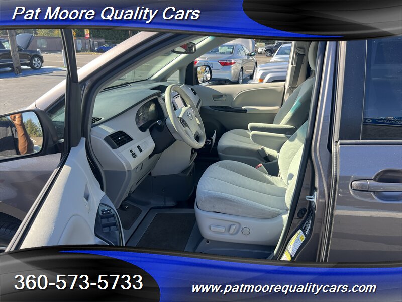 2014 Toyota Sienna LE Mobility 7-Passenger Braun Mobility Braun Handicap/ Wheelchair Mobilty Van - Photo 9 - Vancouver, WA 98686